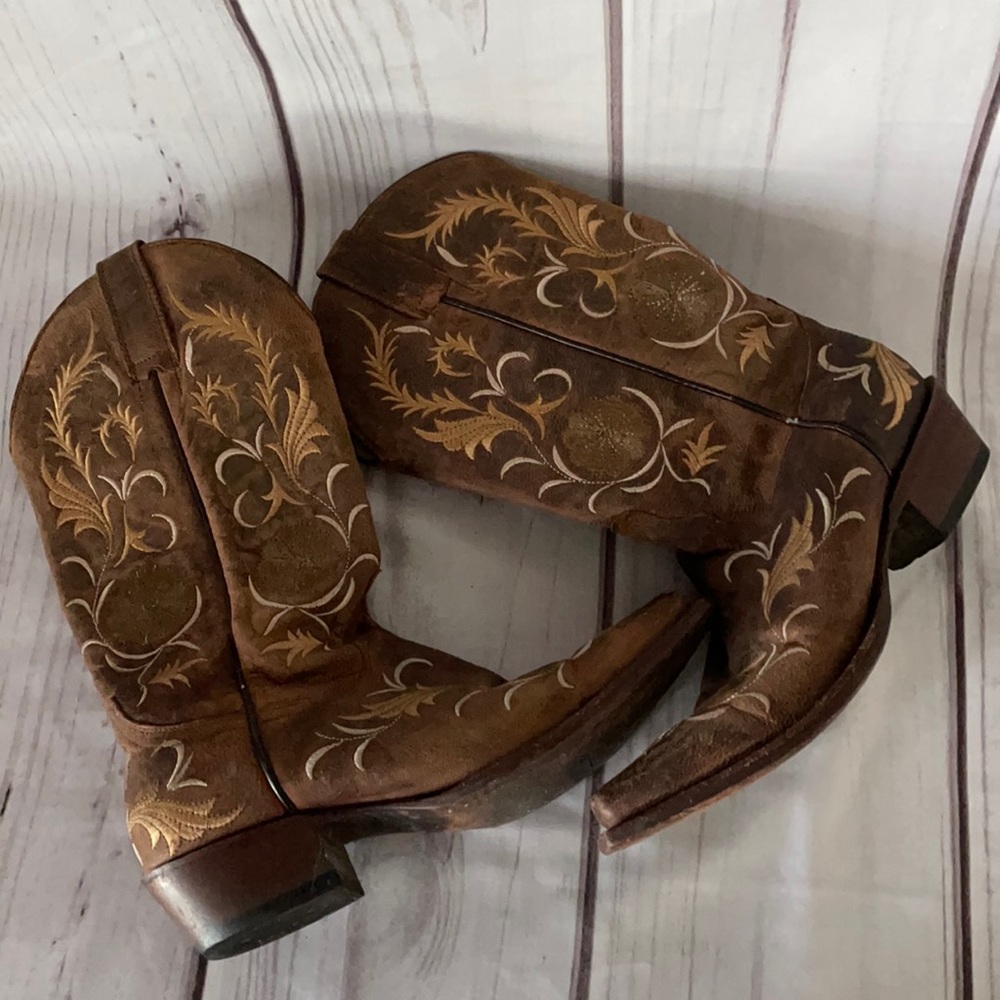 Cowgirl boots 6.5